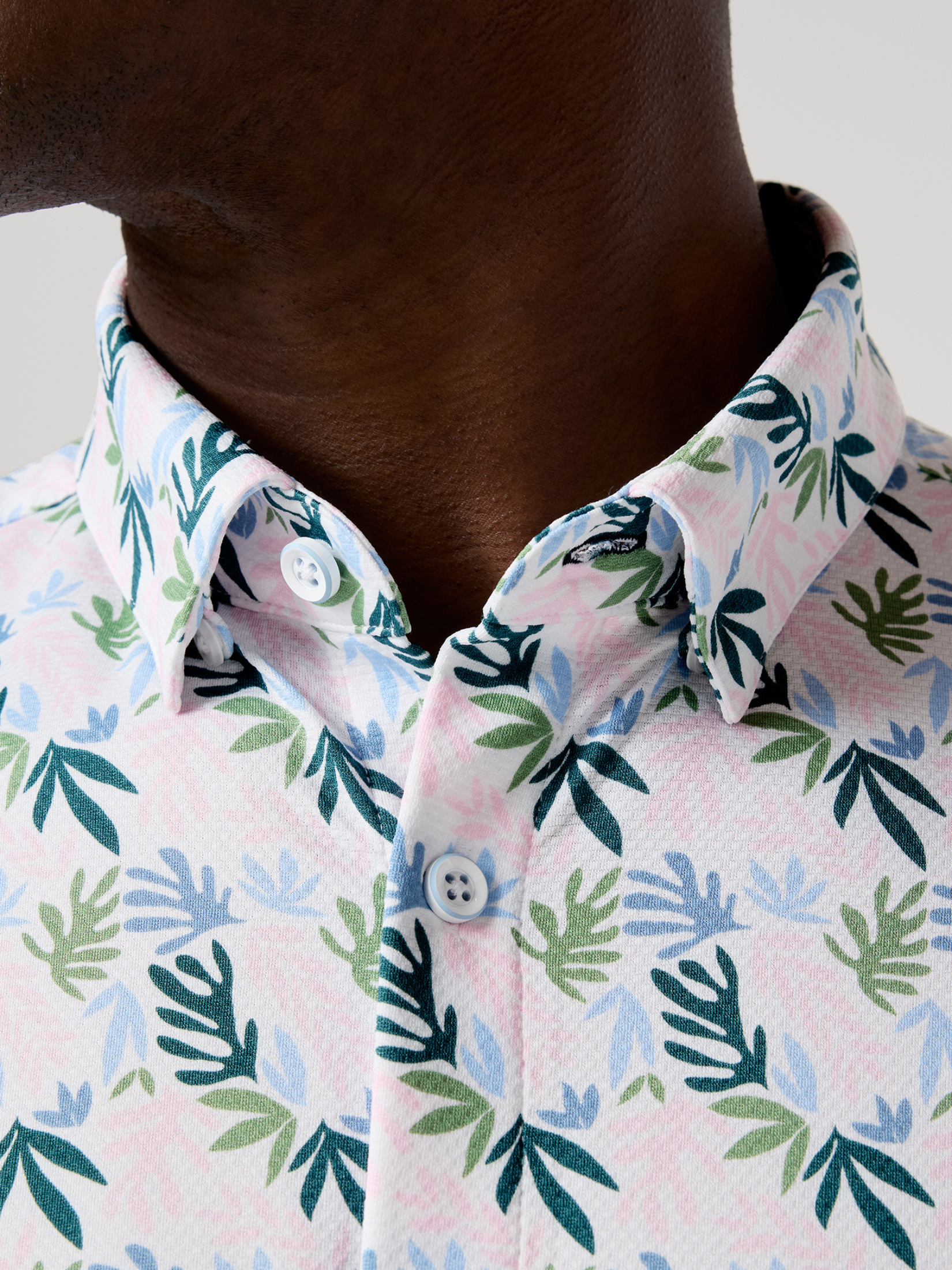 Mizzen + Main Halyard SS Dress Shirt White Floral Collage Short Sleeve Performance Golf Shirt Kempt Mens Shop Athens Georgia