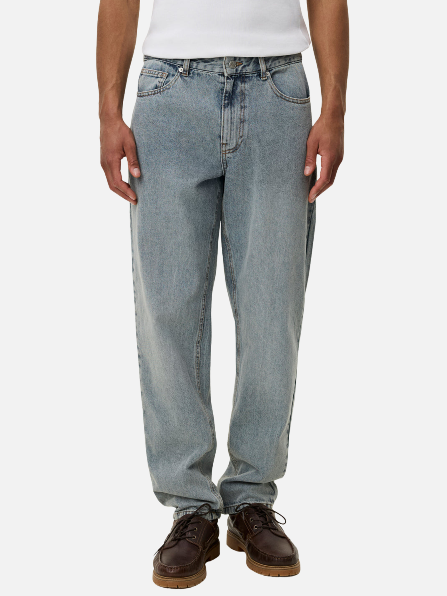 Les Deux Ryder Washed Denim Jeans Pants Loose Tapered Fit Light Indigo Wash Pants Bottoms for Men Athens GA Georgia Kempt Menswear Store Near Me