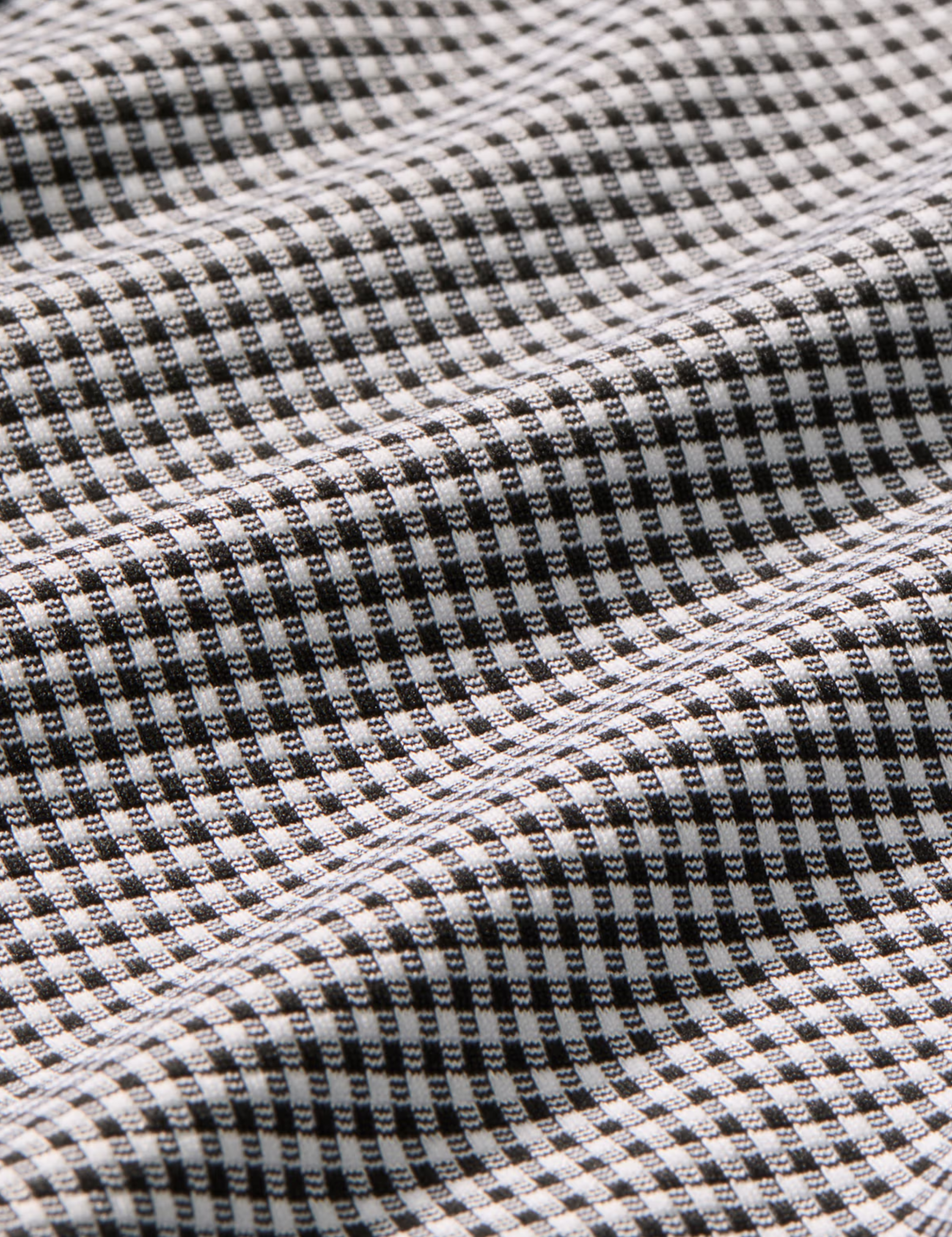 Mizzen + Main Halyard LS Long Sleeve Dress Shirt Collared Button Up Men’s Top for Men Work Formal Attire Dress Shirt Black White Peter Gingham Pattern Athens GA Georgia Kempt Menswear Store Near Me Wrinkle Free Lightweight Fabric