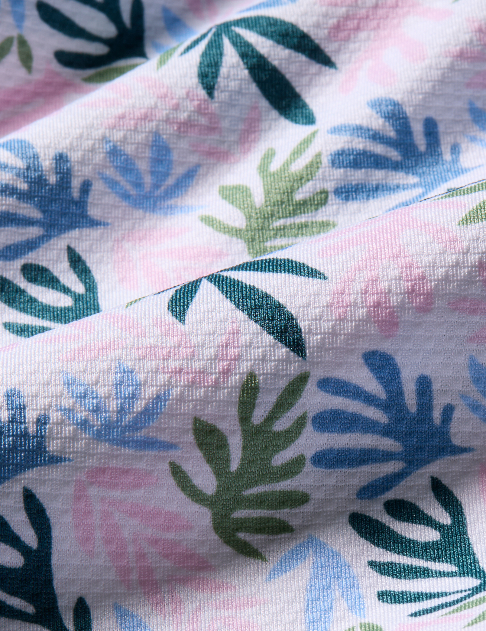 Mizzen + Main Halyard SS Dress Shirt White Floral Collage Short Sleeve Performance Golf Shirt Kempt Mens Shop Athens Georgia