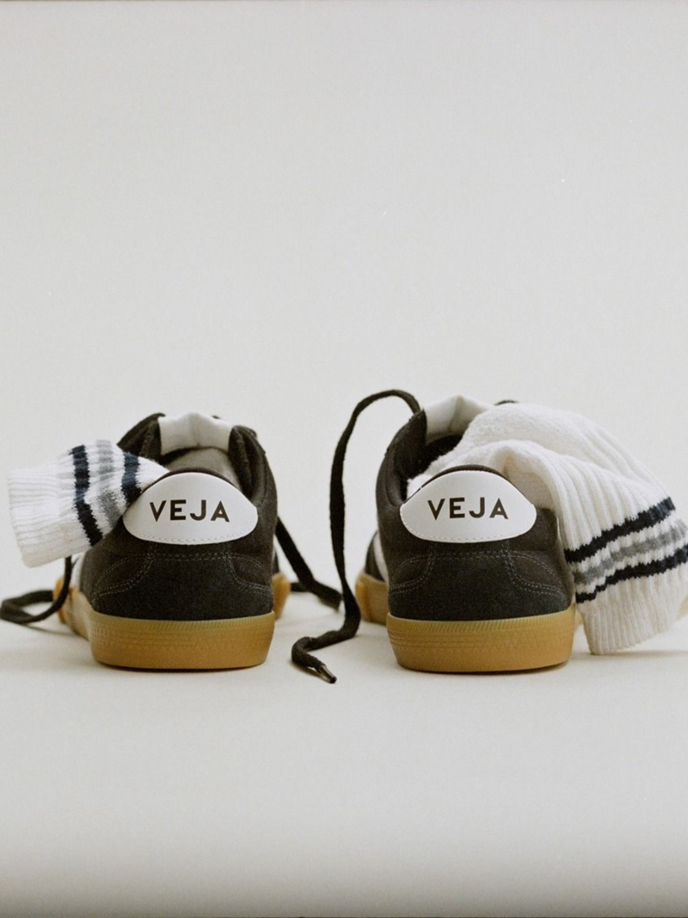 VEJA Volley Canvas Sneaker - Black White Natural