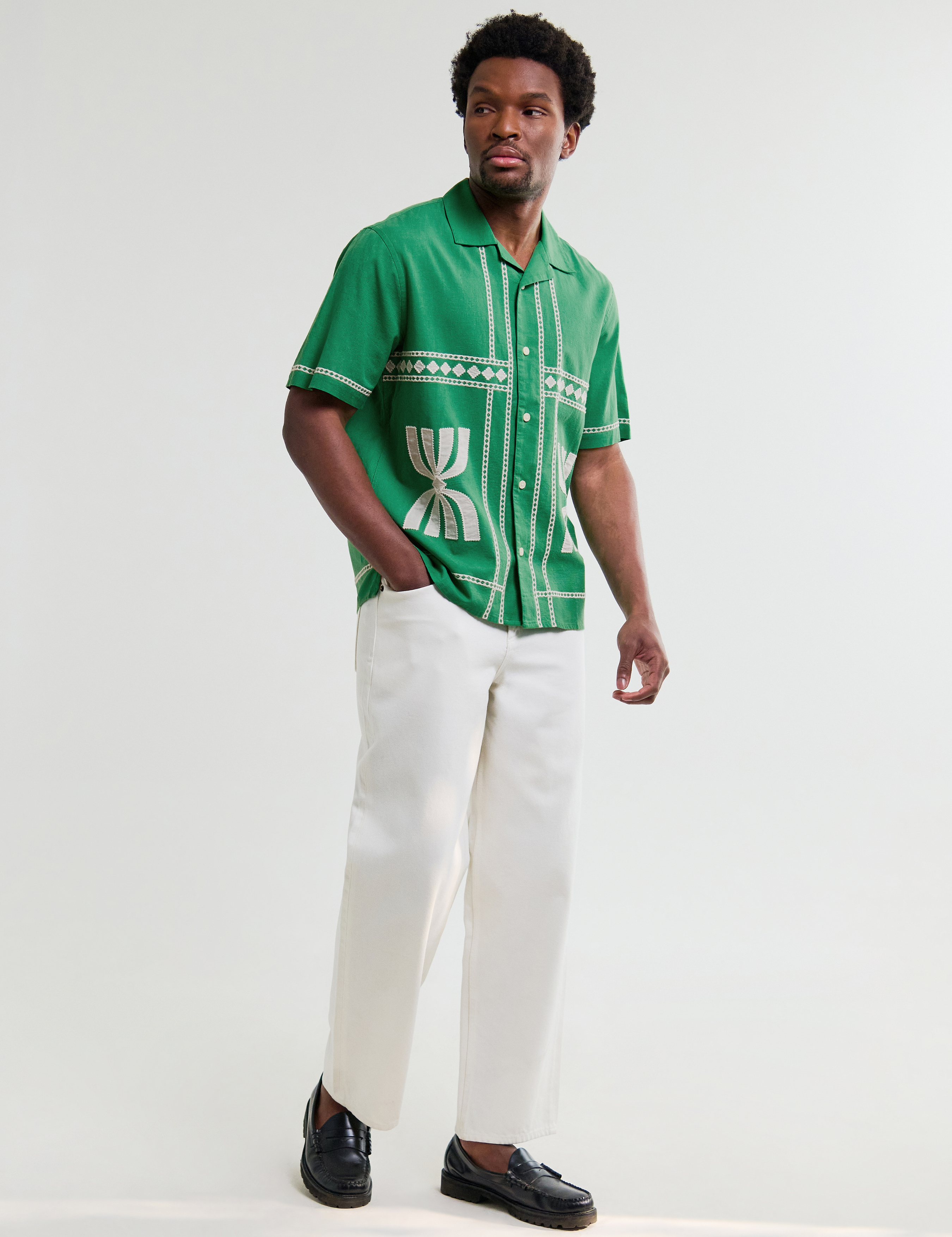 Wax-London_Product_Pics_-_Wax_London_Didcot_Border_Applique_Shirt_GREEN_WHITE_8.png