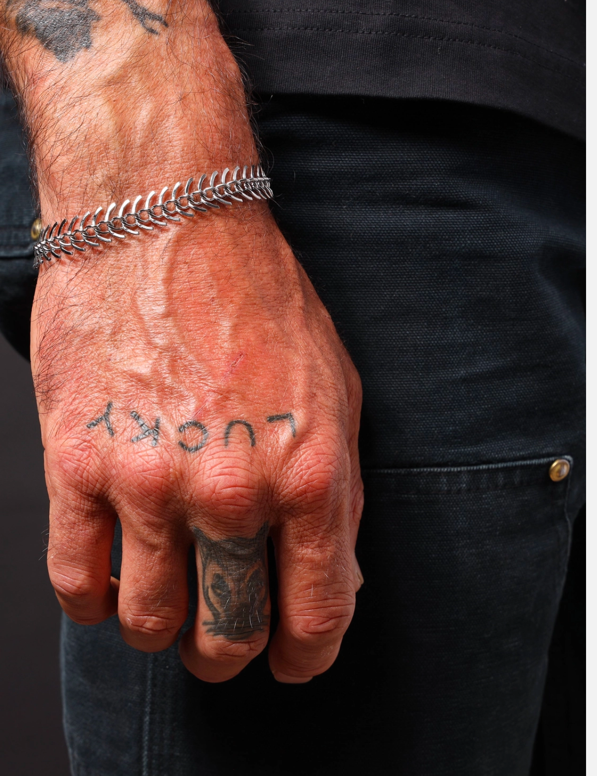 WeAreAllSmithSpineChainBraceletSilver_2.png